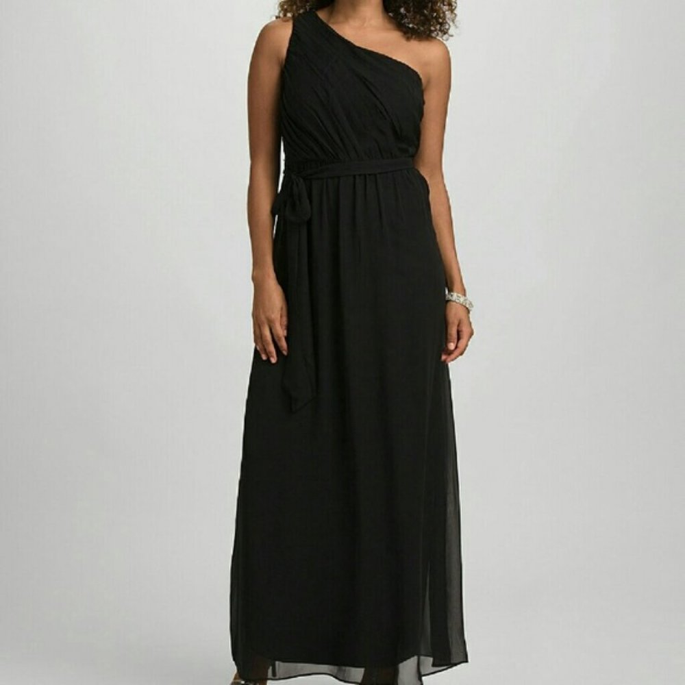 Flattering black one shoulder evening gown - 12